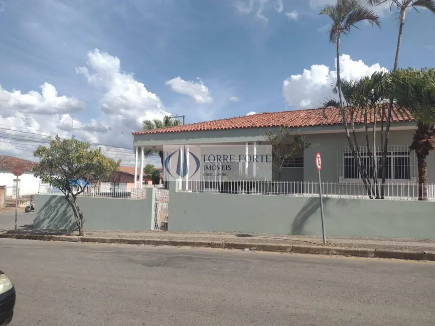 Foto 2 de Casa com 3 quartos à venda e para alugar, 336m2 em Centro, Angatuba - SP