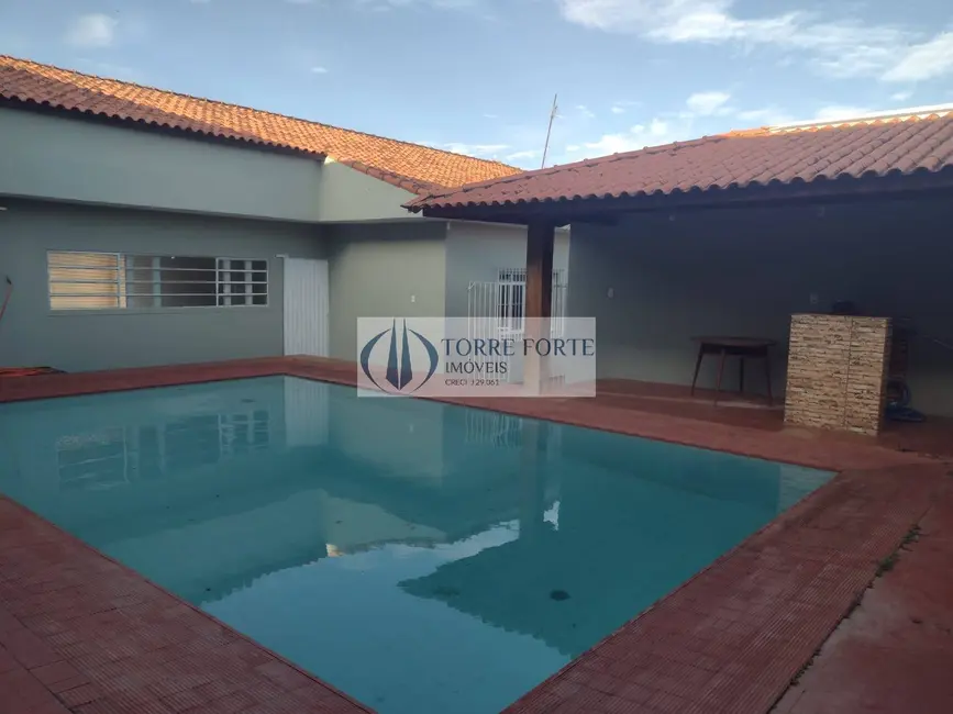 Foto 1 de Casa com 3 quartos à venda e para alugar, 336m2 em Centro, Angatuba - SP