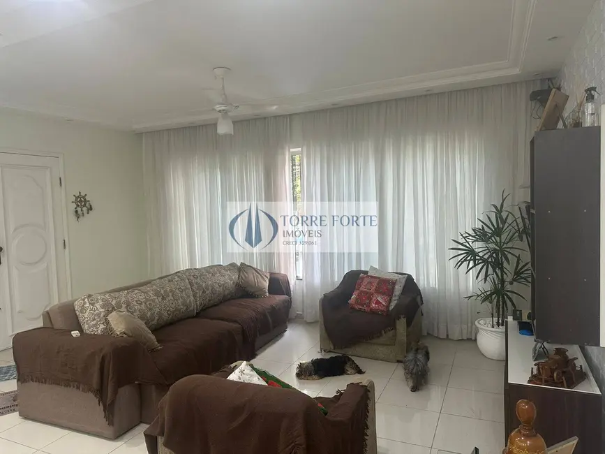 Foto 3 de Casa com 5 quartos à venda, 286m2 em Jardim Piqueroby, São Paulo - SP