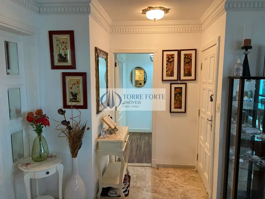 Apartamento com 3 quartos à venda, 230m2 em Pacaembu, São Paulo - SP - imagem 6 Foto 6 de Apartamento com 3 quartos à venda, 230m2 em Pacaembu, São Paulo - SP