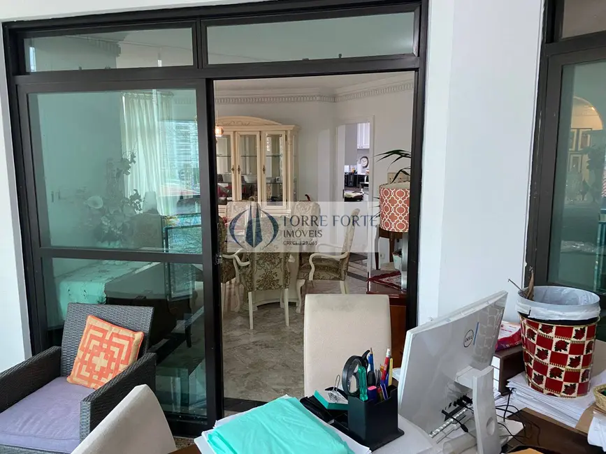 Apartamento com 3 quartos à venda, 230m2 em Pacaembu, São Paulo - SP - imagem 9 Foto 9 de Apartamento com 3 quartos à venda, 230m2 em Pacaembu, São Paulo - SP