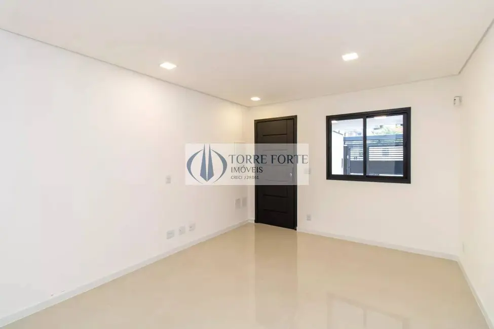 Foto 2 de Casa com 3 quartos à venda, 105m2 em Vila Paiva, São Paulo - SP