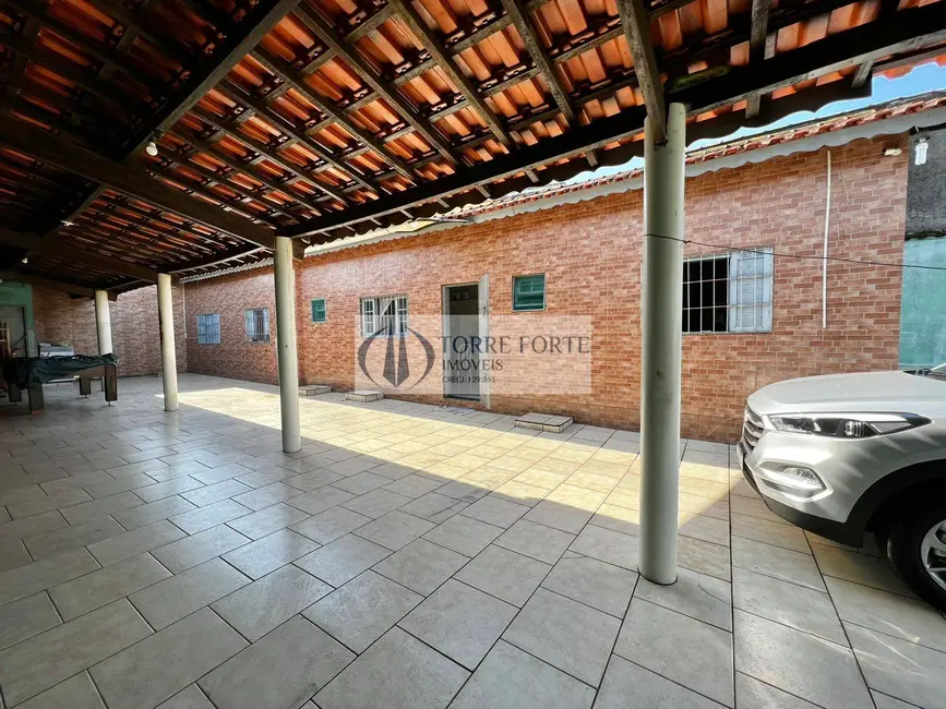 Foto 1 de Casa com 2 quartos à venda, 135m2 em Mongagua - SP