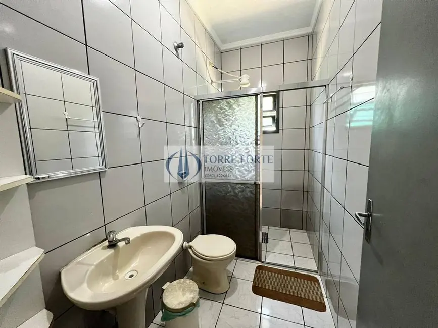Foto 4 de Casa com 2 quartos à venda, 135m2 em Mongagua - SP