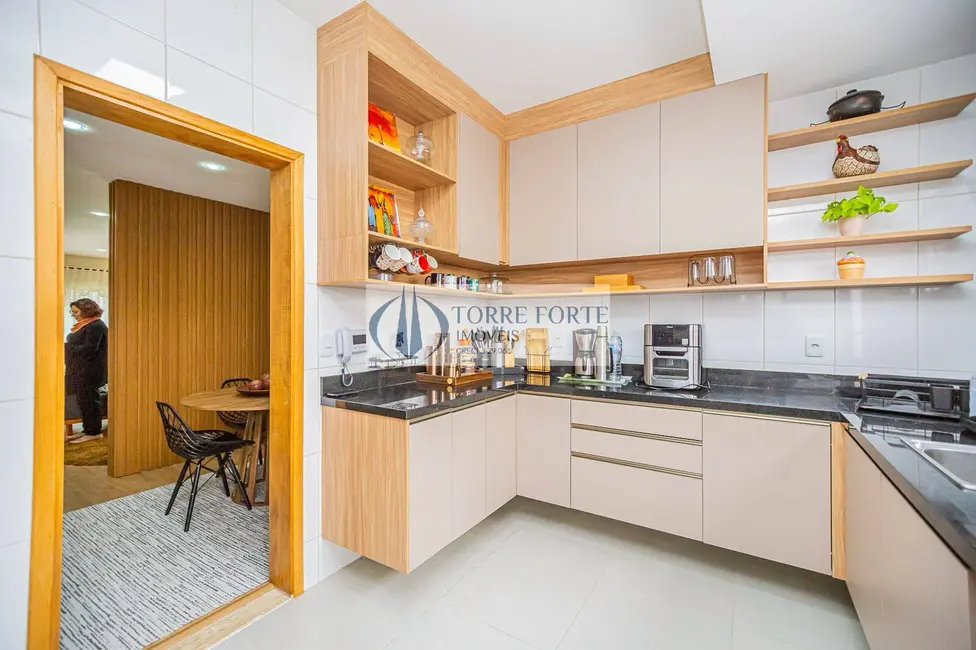 Foto 2 de Casa com 5 quartos à venda, 223m2 em Chácara Inglesa, São Paulo - SP