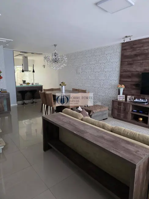 Casa com 3 quartos à venda, 120m2 em Jardim Teresa, São Paulo - SP - imagem 5 Foto 5 de Casa com 3 quartos à venda, 120m2 em Jardim Teresa, São Paulo - SP
