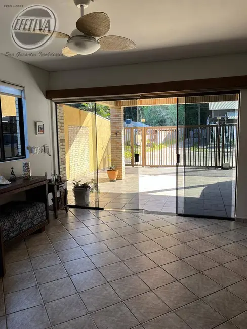 Foto 8 de Casa com 4 quartos à venda, 248m2 em Centro, Guaratuba - PR