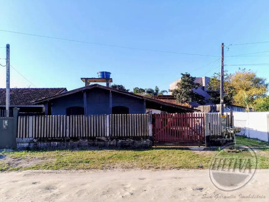 Foto 1 de Casa com 4 quartos à venda, 120m2 em Matinhos - PR