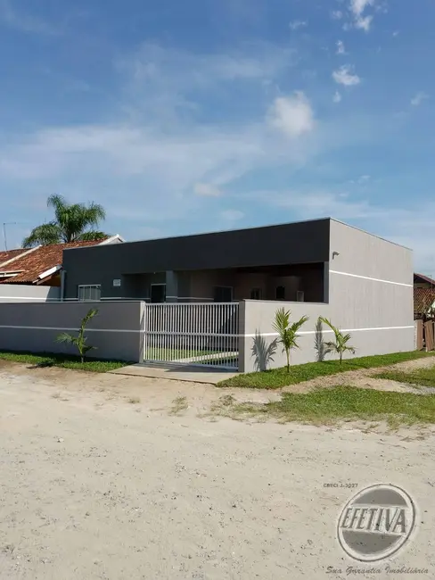 Foto 2 de Casa com 2 quartos à venda, 60m2 em Matinhos - PR