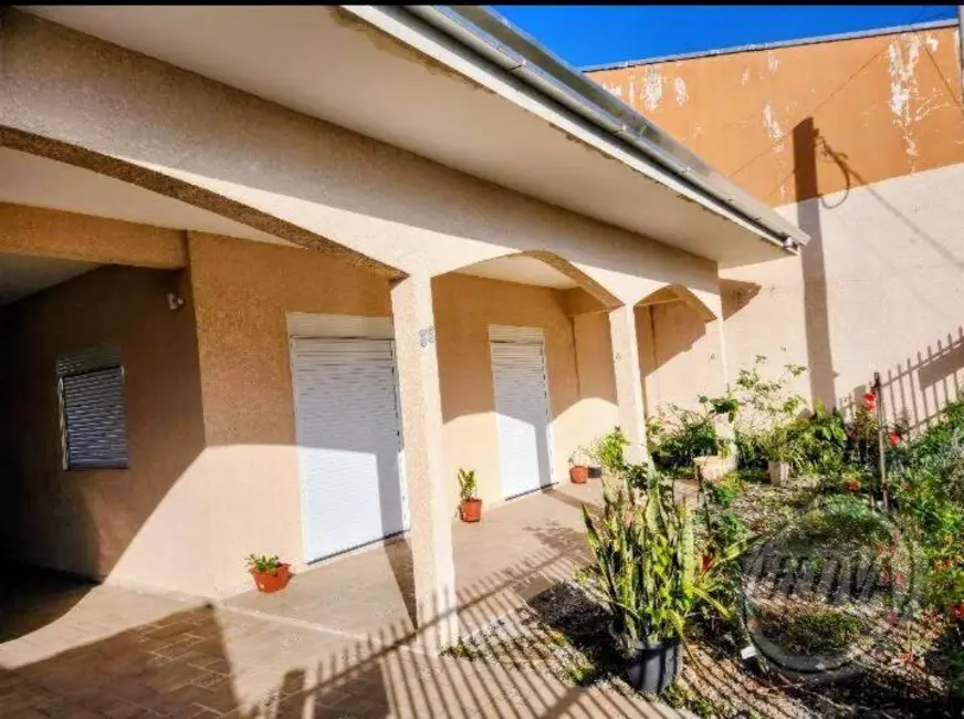 Casa com 4 quartos à venda, 212m2 em Guaratuba - PR - imagem 1 Foto 1 de Casa com 4 quartos à venda, 212m2 em Guaratuba - PR