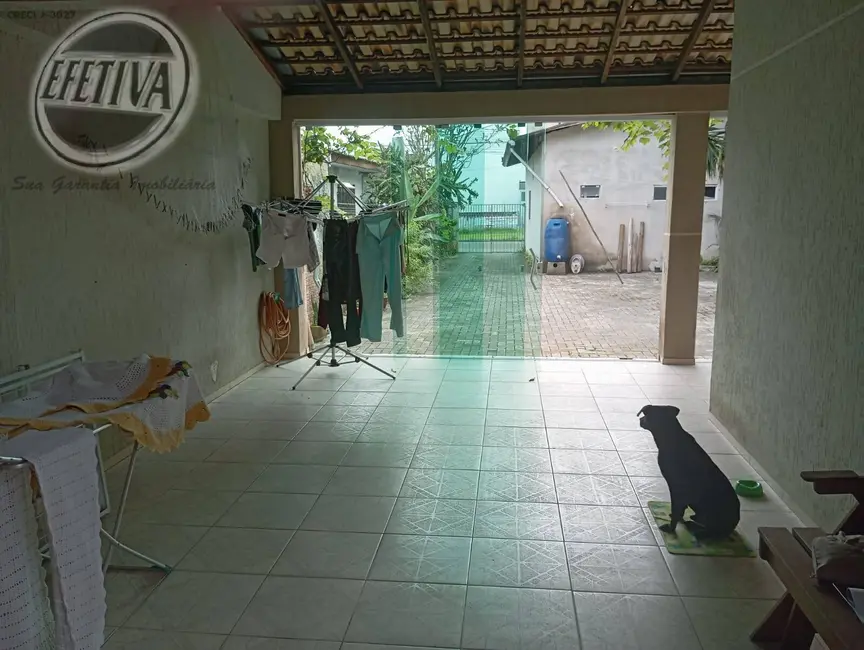 Foto 3 de Casa com 4 quartos à venda, 140m2 em Guaratuba - PR