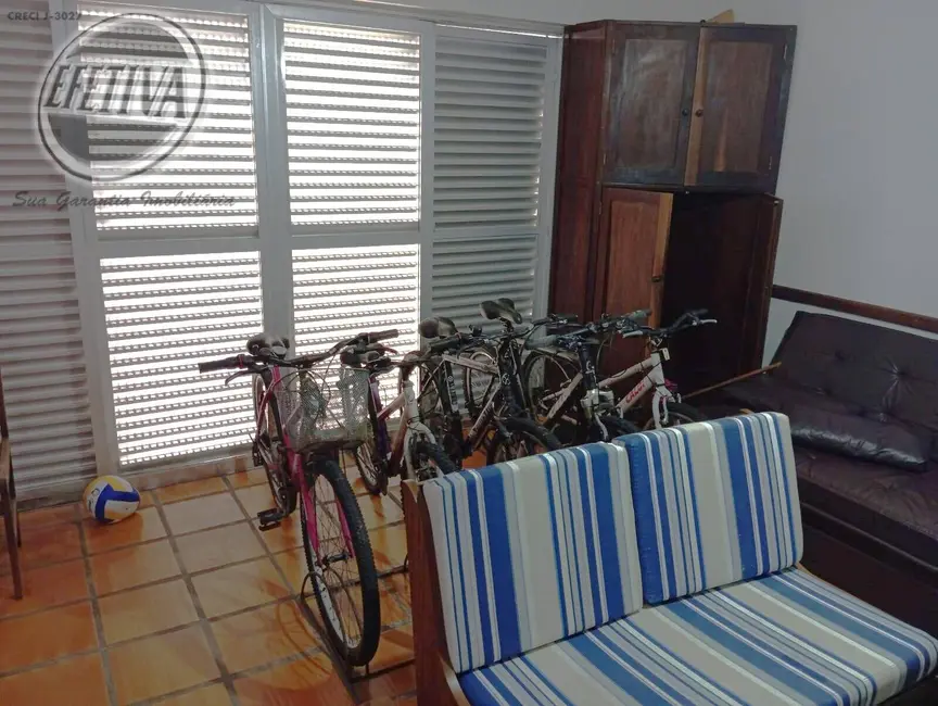 Foto 9 de Casa com 5 quartos à venda, 190m2 em Centro, Guaratuba - PR