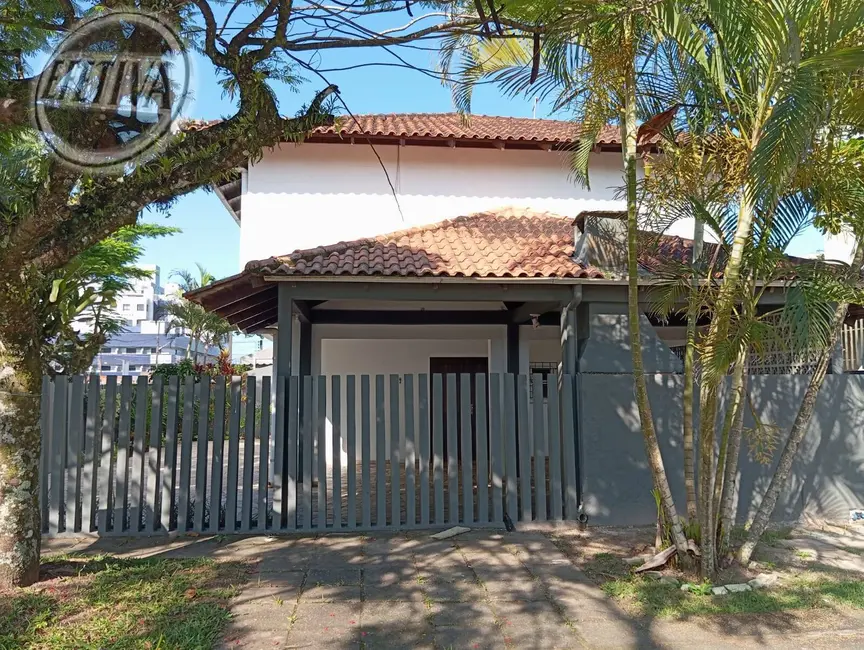 Foto 2 de Casa com 5 quartos à venda, 190m2 em Centro, Guaratuba - PR