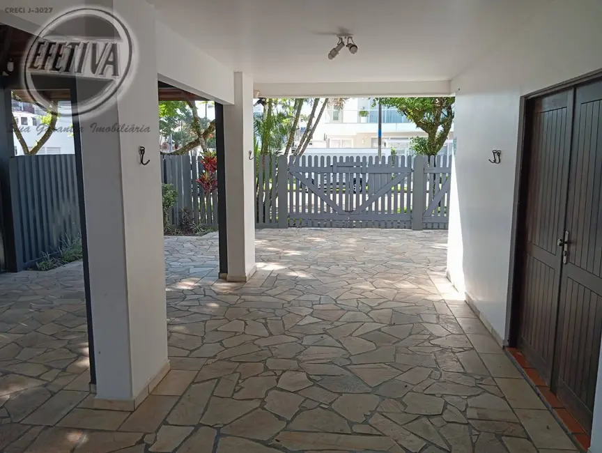 Foto 4 de Casa com 5 quartos à venda, 190m2 em Centro, Guaratuba - PR