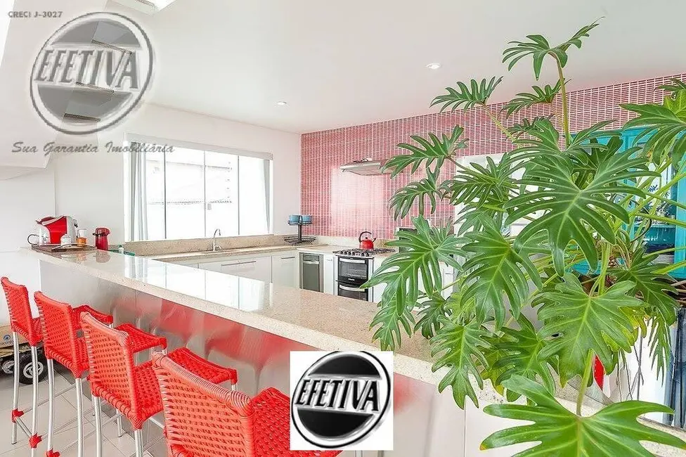 Casa com 4 quartos à venda, 433m2 em Matinhos - PR - imagem 6 Foto 6 de Casa com 4 quartos à venda, 433m2 em Matinhos - PR