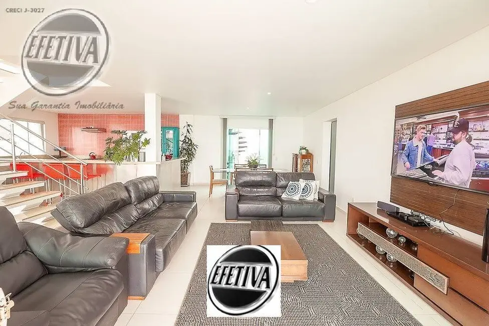 Casa com 4 quartos à venda, 433m2 em Matinhos - PR - imagem 3 Foto 3 de Casa com 4 quartos à venda, 433m2 em Matinhos - PR