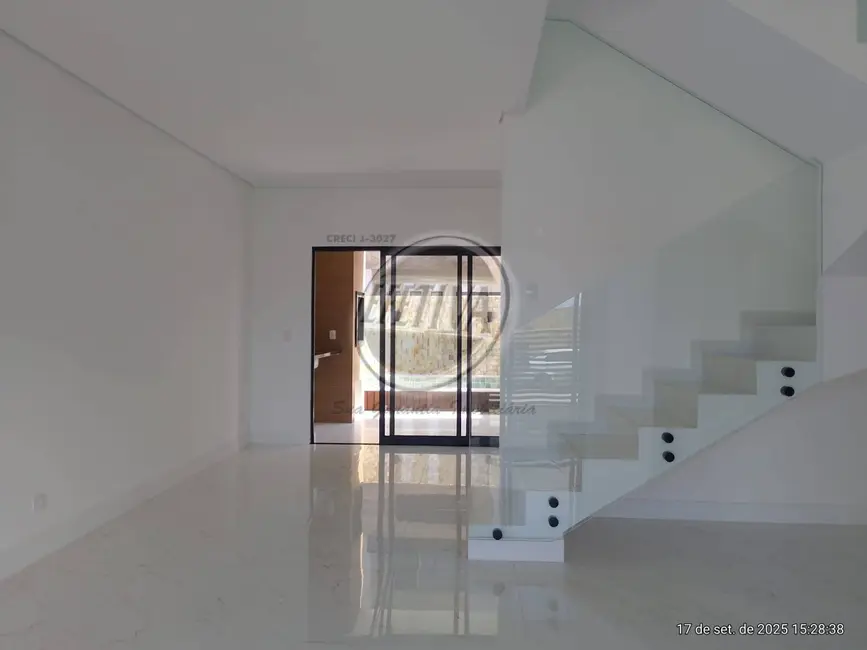 Casa com 3 quartos à venda, 260m2 em Matinhos - PR - imagem 8 Foto 8 de Casa com 3 quartos à venda, 260m2 em Matinhos - PR