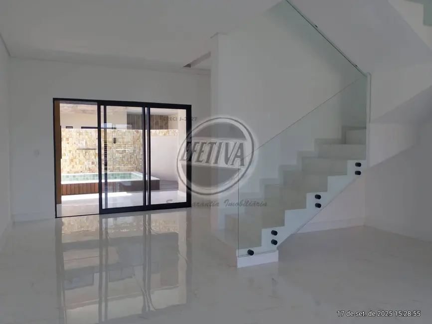 Casa com 3 quartos à venda, 260m2 em Matinhos - PR - imagem 7 Foto 7 de Casa com 3 quartos à venda, 260m2 em Matinhos - PR