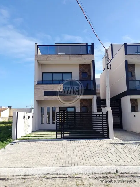 Casa com 3 quartos à venda, 260m2 em Matinhos - PR - imagem 1 Foto 1 de Casa com 3 quartos à venda, 260m2 em Matinhos - PR