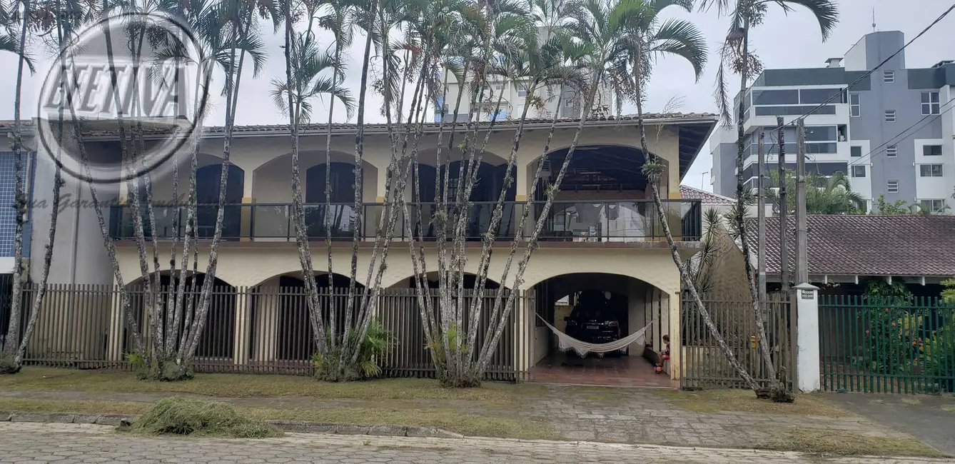Foto 3 de Casa com 5 quartos à venda, 420m2 em Centro, Guaratuba - PR