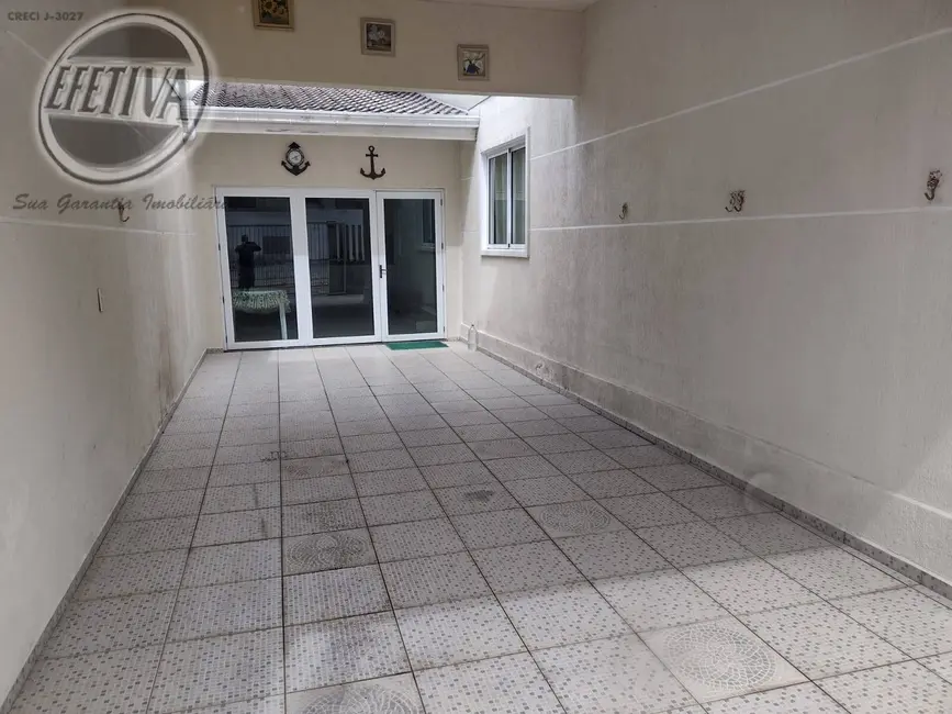 Foto 6 de Casa com 4 quartos à venda, 160m2 em Centro, Guaratuba - PR