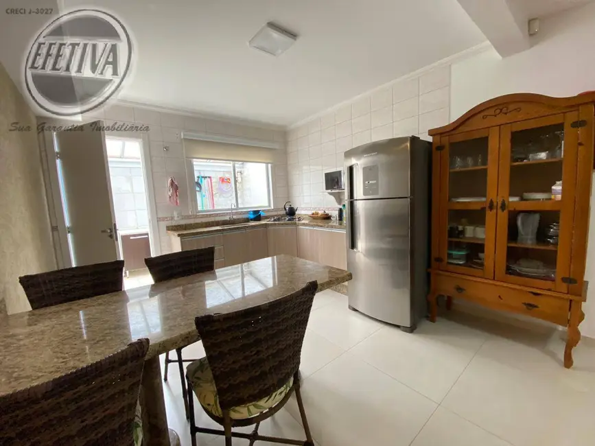 Casa com 3 quartos à venda, 90m2 em Guaratuba - PR - imagem 4 Foto 4 de Casa com 3 quartos à venda, 90m2 em Guaratuba - PR