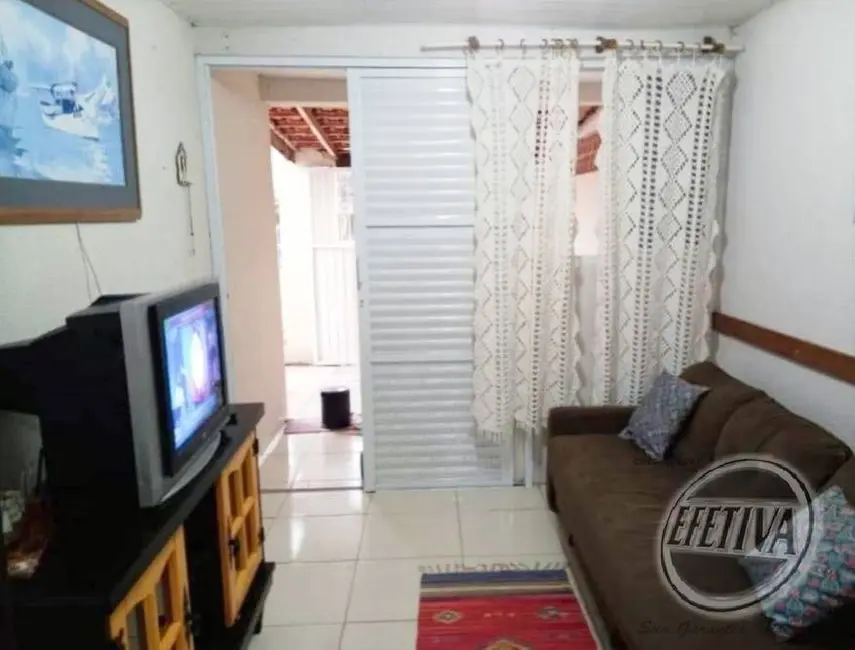 Foto 2 de Casa com 2 quartos à venda, 52m2 em Matinhos - PR