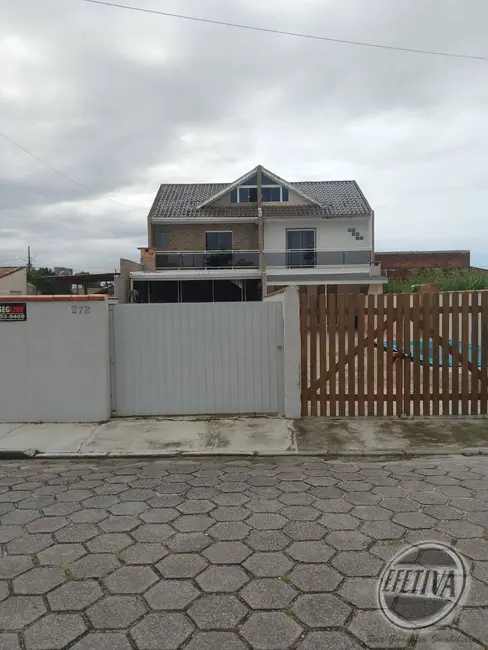 Foto 1 de Casa com 3 quartos à venda, 220m2 em Matinhos - PR