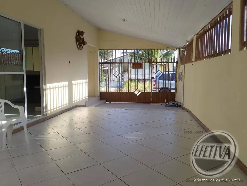 Foto 2 de Casa com 3 quartos à venda, 200m2 em Matinhos - PR