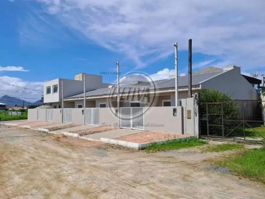 Foto 1 de Casa com 2 quartos à venda, 60m2 em Guaratuba - PR