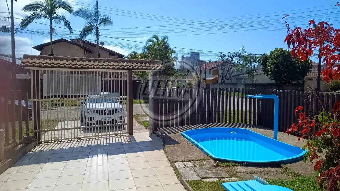 Foto 4 de Casa com 5 quartos à venda, 180m2 em Guaratuba - PR