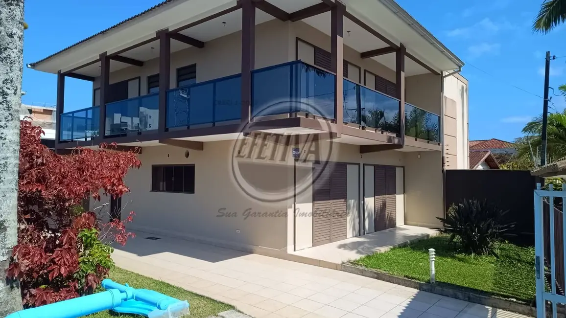 Foto 2 de Casa com 5 quartos à venda, 180m2 em Guaratuba - PR