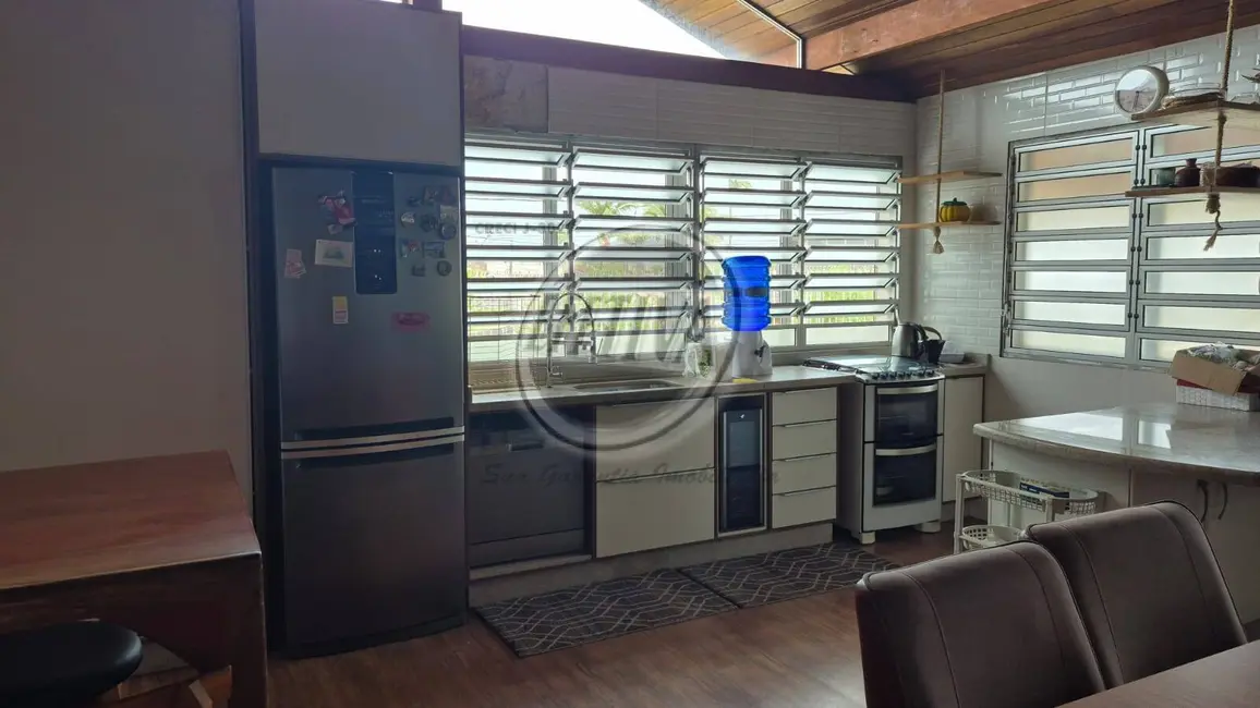 Foto 9 de Casa com 4 quartos à venda, 205m2 em Centro, Guaratuba - PR