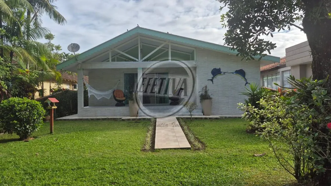 Casa com 4 quartos à venda, 199m2 em Guaratuba - PR - imagem 1 Foto 1 de Casa com 4 quartos à venda, 199m2 em Guaratuba - PR