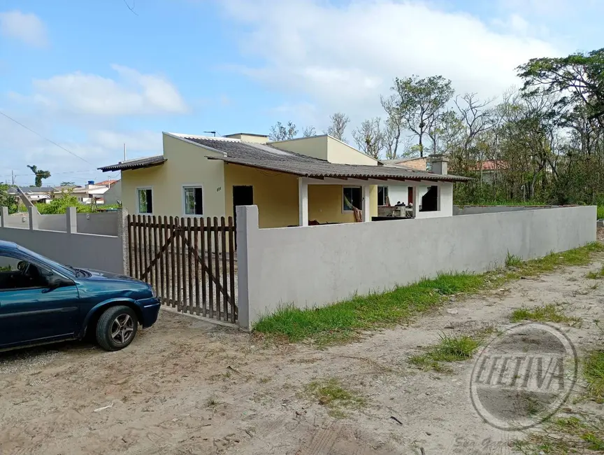 Foto 3 de Casa com 3 quartos à venda, 88m2 em Matinhos - PR