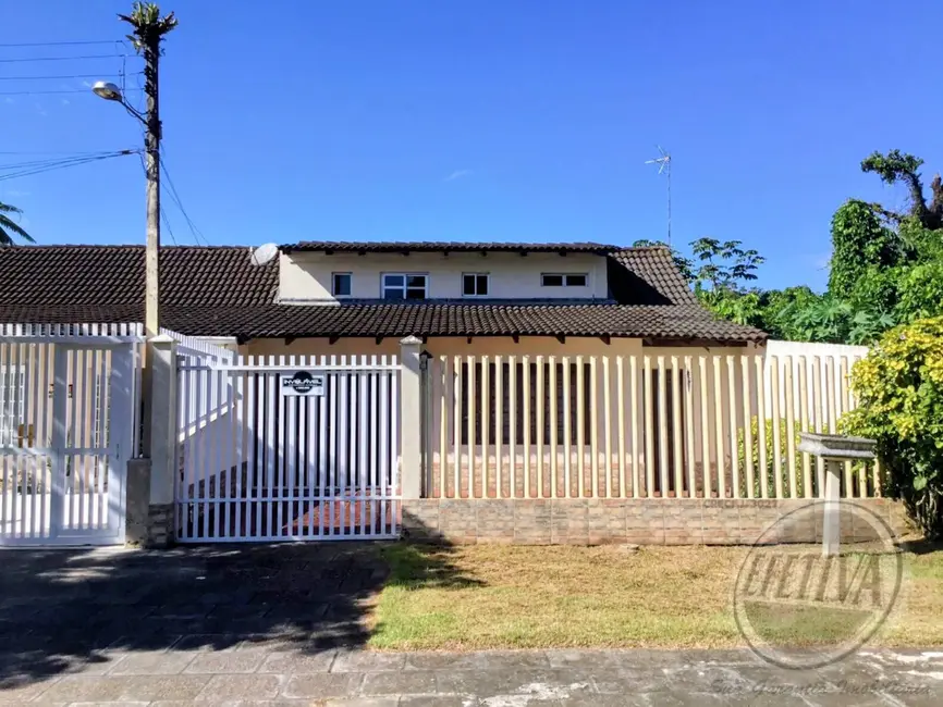 Foto 1 de Casa com 4 quartos à venda, 173m2 em Guaratuba - PR