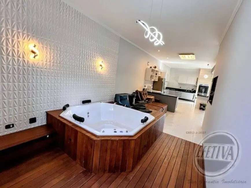 Casa com 3 quartos à venda, 196m2 em Guaraguaçu, Pontal Do Parana - PR - imagem 9 Foto 9 de Casa com 3 quartos à venda, 196m2 em Guaraguaçu, Pontal Do Parana - PR