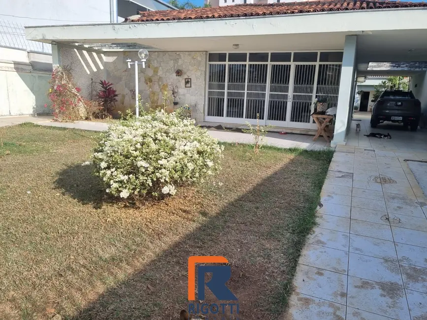 Foto 2 de Casa com 4 quartos à venda, 300m2 em Sao Jose Dos Campos - SP