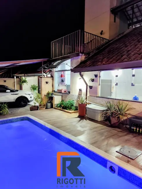 Foto 1 de Casa com 4 quartos à venda, 190m2 em Indaiá, Caraguatatuba - SP