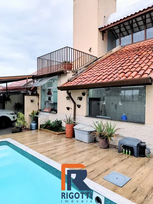 Foto 2 de Casa com 4 quartos à venda, 190m2 em Indaiá, Caraguatatuba - SP