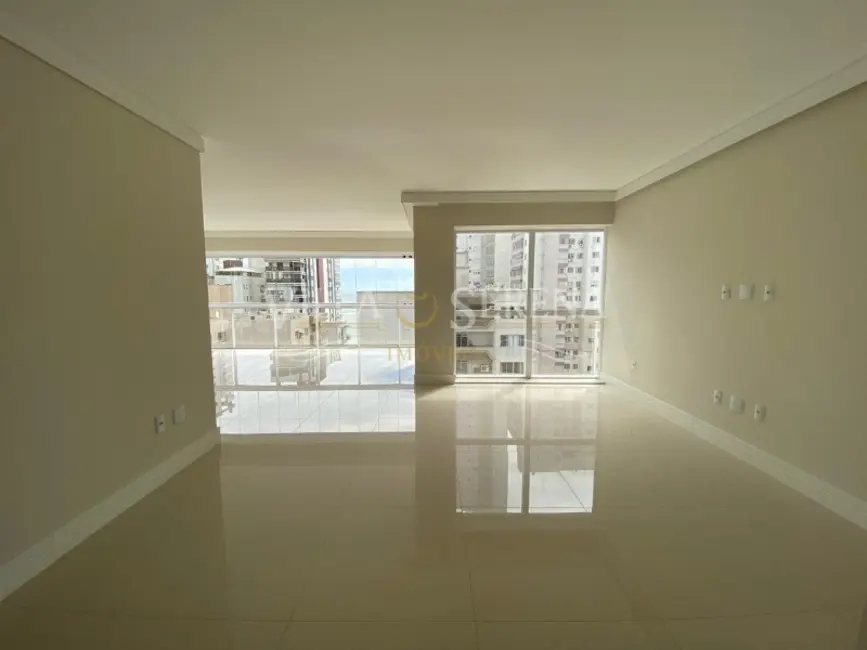 Apartamento com 3 quartos à venda, 142m2 em Centro, Balneario Camboriu - SC - imagem 4 Foto 4 de Apartamento com 3 quartos à venda, 142m2 em Centro, Balneario Camboriu - SC