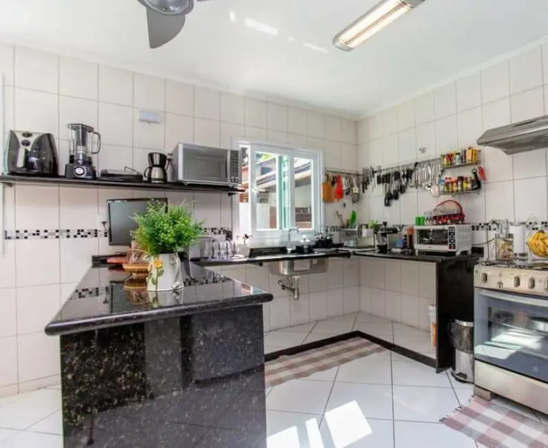 Foto 2 de Casa de Condomínio com 4 quartos à venda, 115m2 em Itaipu, Niteroi - RJ