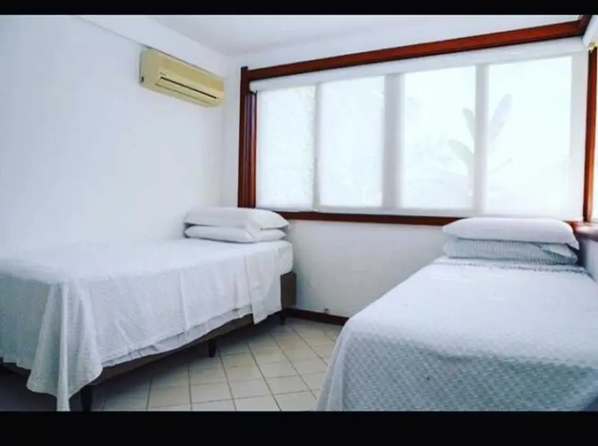 Foto 3 de Casa com 5 quartos à venda, 450m2 em Itacoatiara, Niteroi - RJ