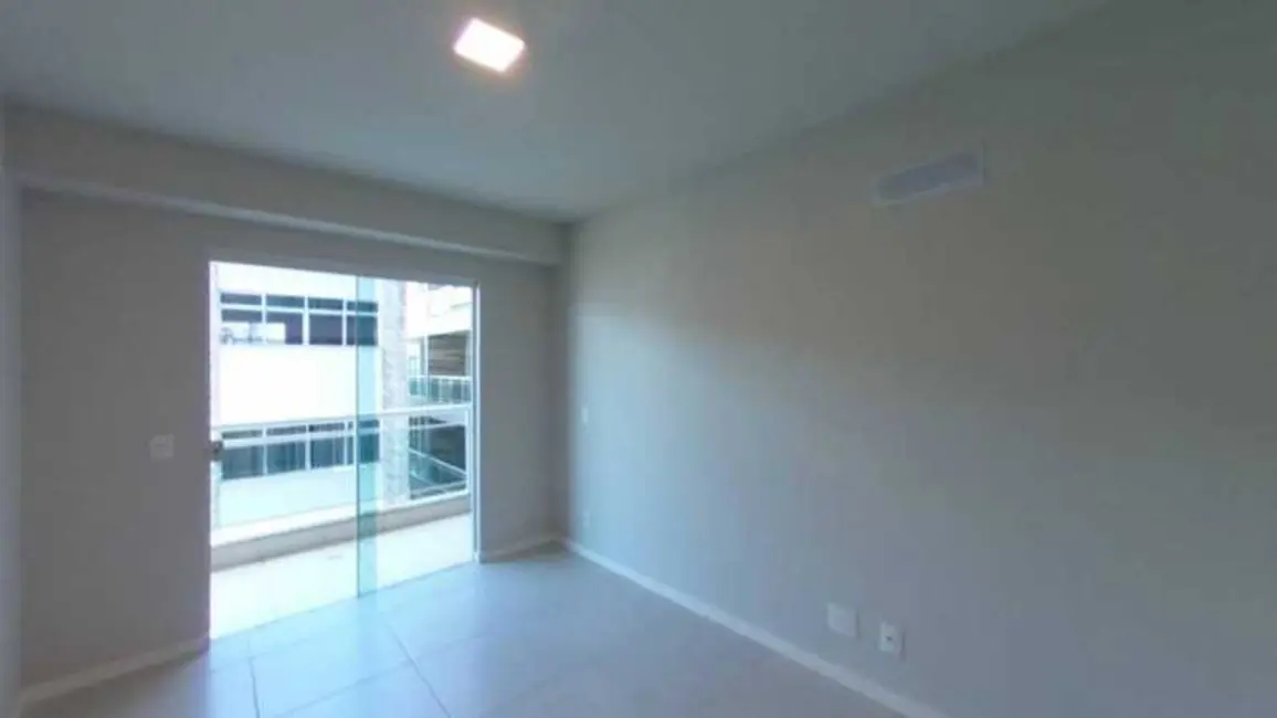 Apartamento com 1 quarto à venda, 56m2 em Centro, Cabo Frio - RJ - imagem 2 Foto 2 de Apartamento com 1 quarto à venda, 56m2 em Centro, Cabo Frio - RJ