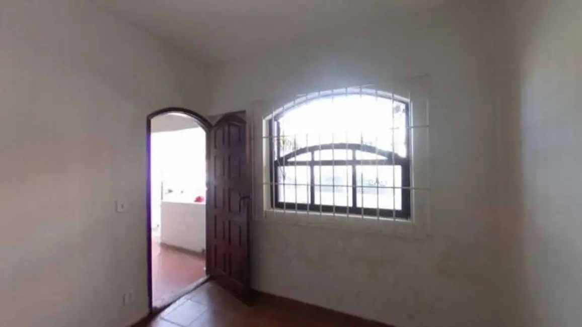 Casa com 3 quartos para alugar em Jardim Flamboyant, Cabo Frio - RJ - imagem 7 Foto 7 de Casa com 3 quartos para alugar em Jardim Flamboyant, Cabo Frio - RJ