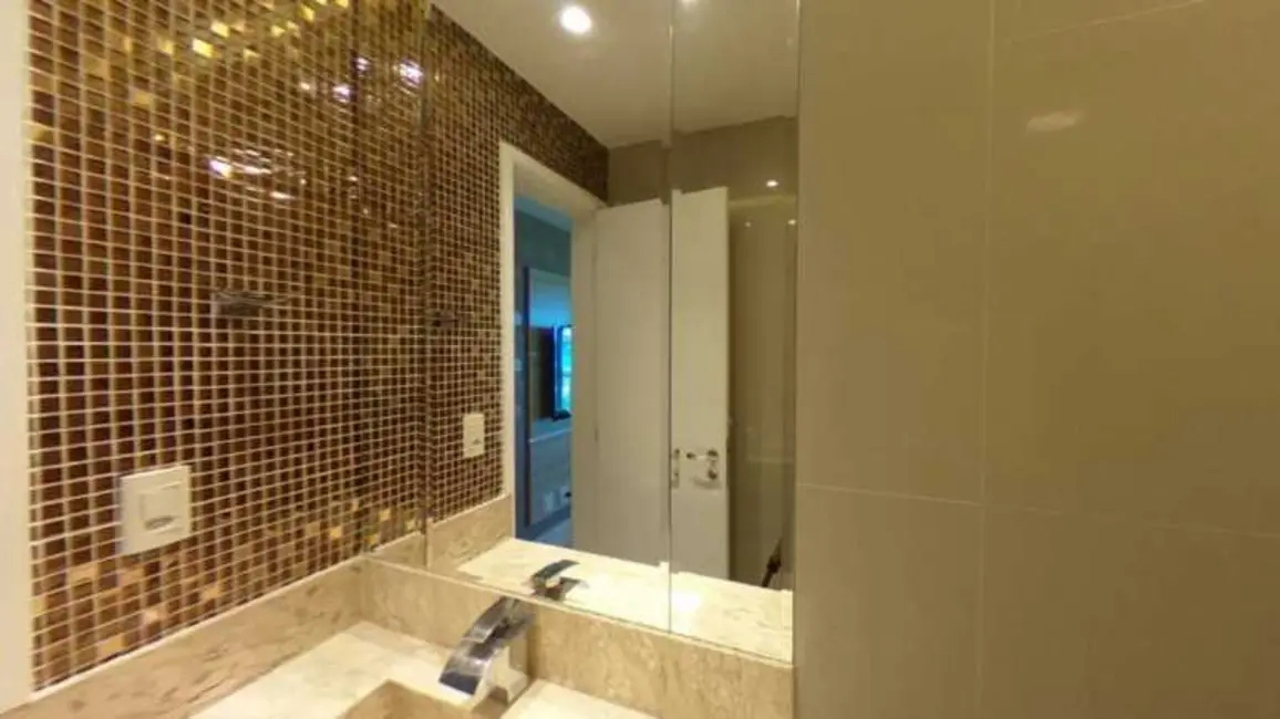 Foto 4 de Apartamento com 3 quartos à venda, 160m2 em Cabo Frio - RJ