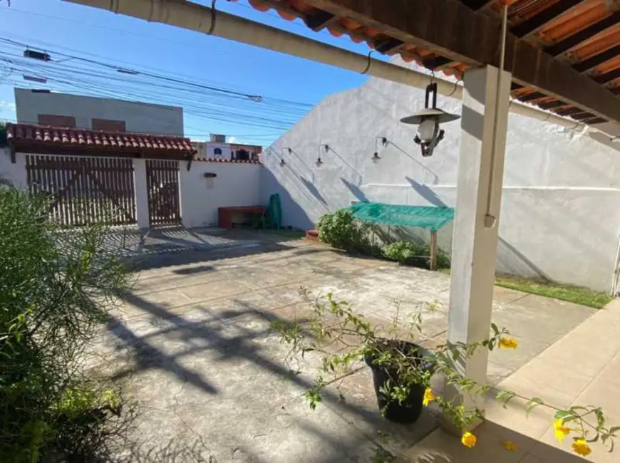 Foto 2 de Casa com 3 quartos à venda, 80m2 em Cabo Frio - RJ
