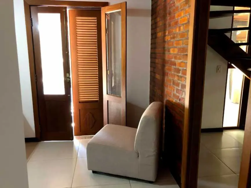 Chácara com 4 quartos à venda, 240m2 em Engenho do Mato, Niteroi - RJ - imagem 3 Foto 3 de Chácara com 4 quartos à venda, 240m2 em Engenho do Mato, Niteroi - RJ