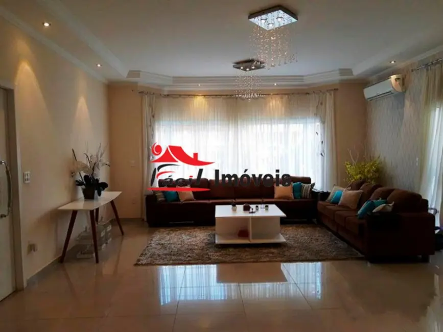 Foto 2 de Casa com 4 quartos à venda, 300m2 em Jardim Rincão, Aruja - SP