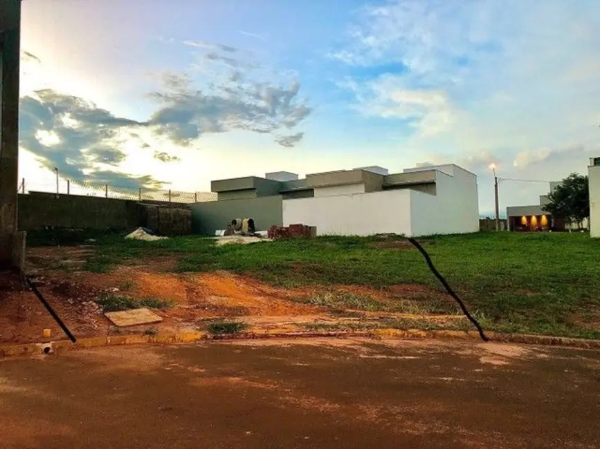 Foto 1 de Terreno / Lote à venda, 547m2 em Piracicaba - SP